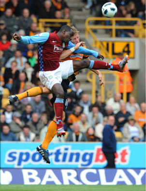 Emile Heskey_Aston_Villa_ Wolverhampton_Christophe_Berra